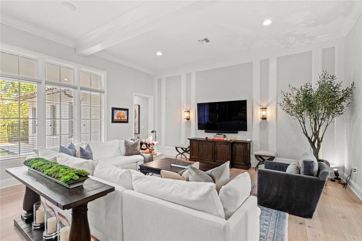 Image No.12-5 Bed Property for sale