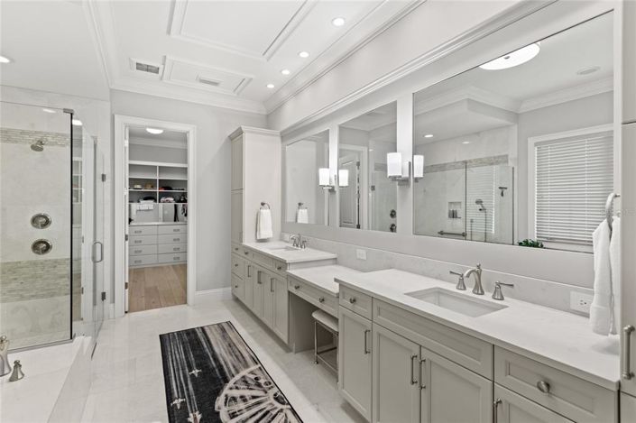 Image No.17-5 Bed Property for sale