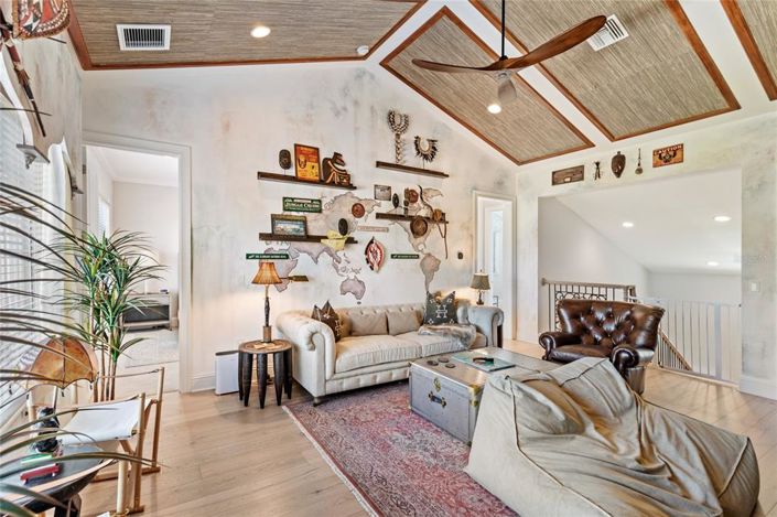 Image No.24-5 Bed Property for sale