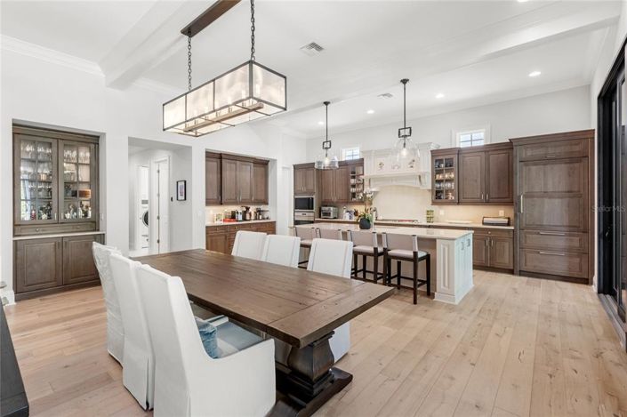 Image No.9-5 Bed Property for sale