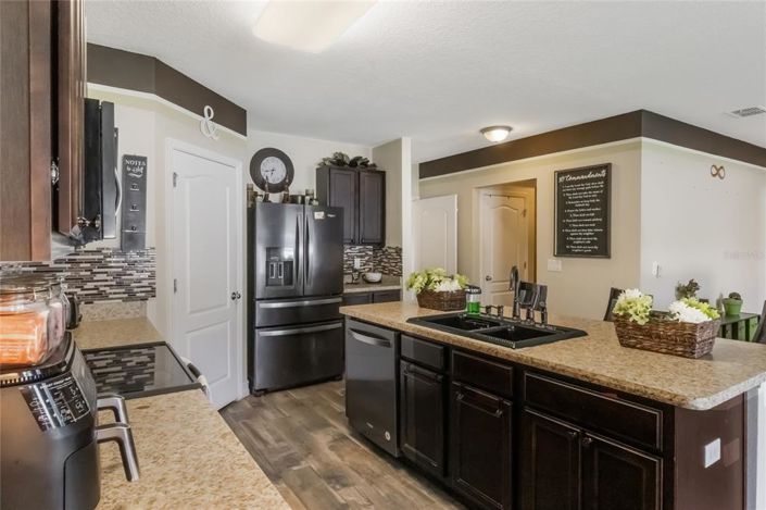 Image No.11-5 Bed Property for sale