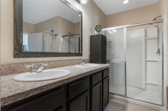 Image No.32-5 Bed Property for sale