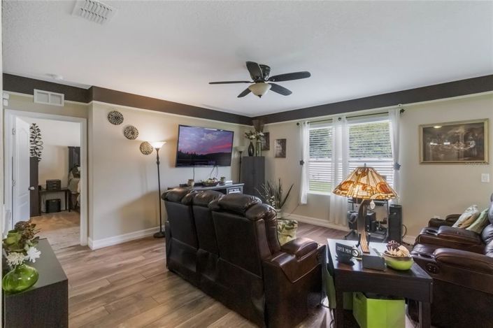 Image No.5-5 Bed Property for sale