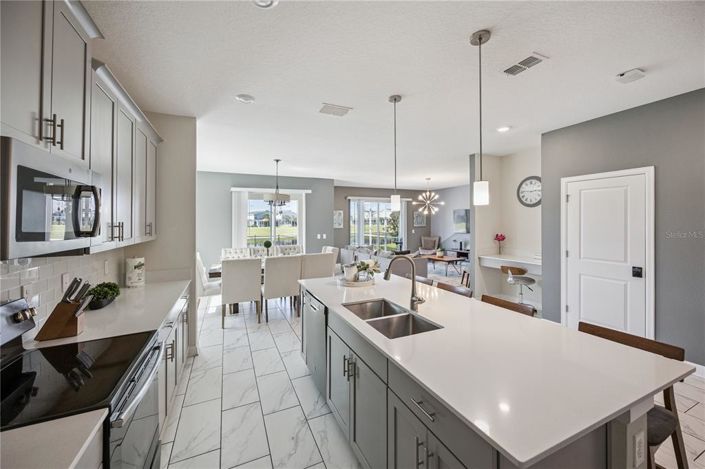 Image No.5-6 Bed Property for sale