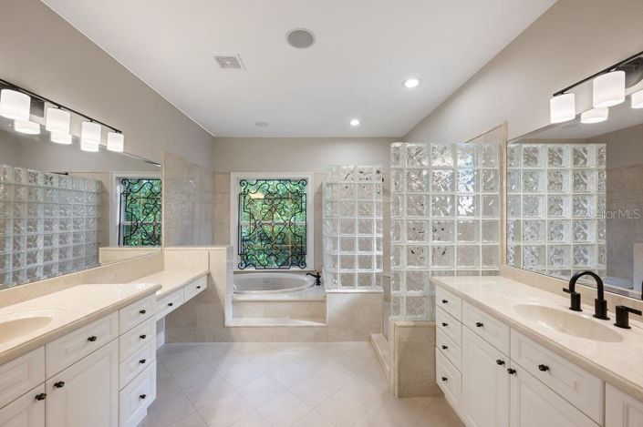 Image No.39-4 Bed Property for sale