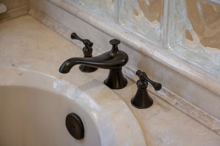 Image No.40-4 Bed Property for sale