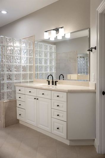 Image No.42-4 Bed Property for sale