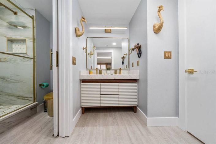 Image No.20-1 Bed Property for sale