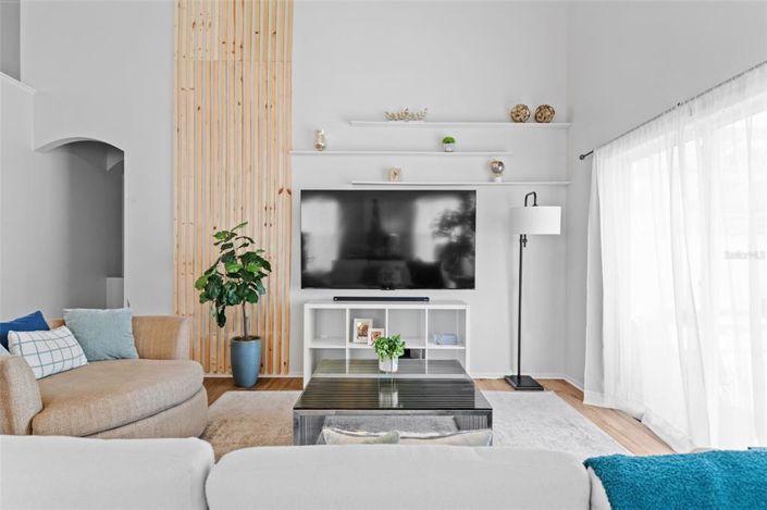 Image No.15-5 Bed Property for sale