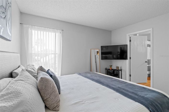 Image No.28-5 Bed Property for sale