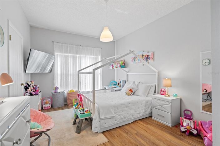 Image No.5-5 Bed Property for sale