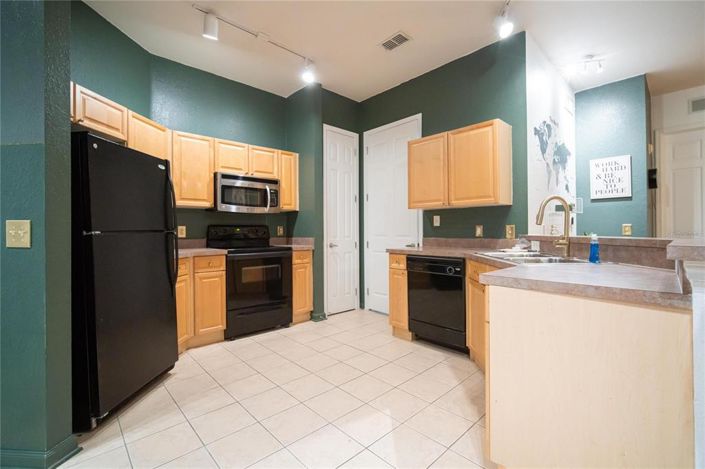 Image No.9-2 Bed Property for sale