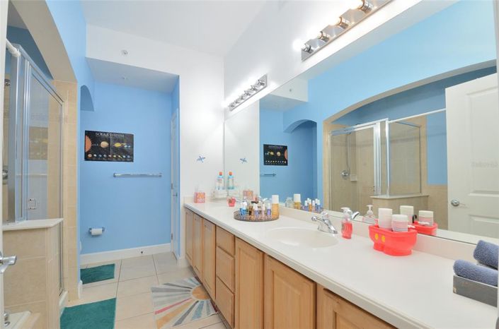 Image No.10-3 Bed Property for sale