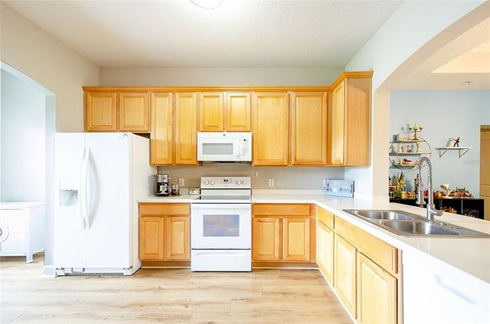 Image No.8-3 Bed Property for sale