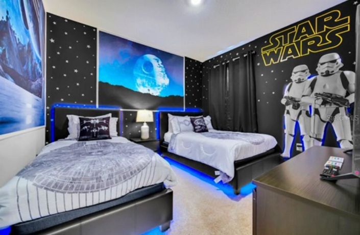 Image No.12-6 Bed Property for sale