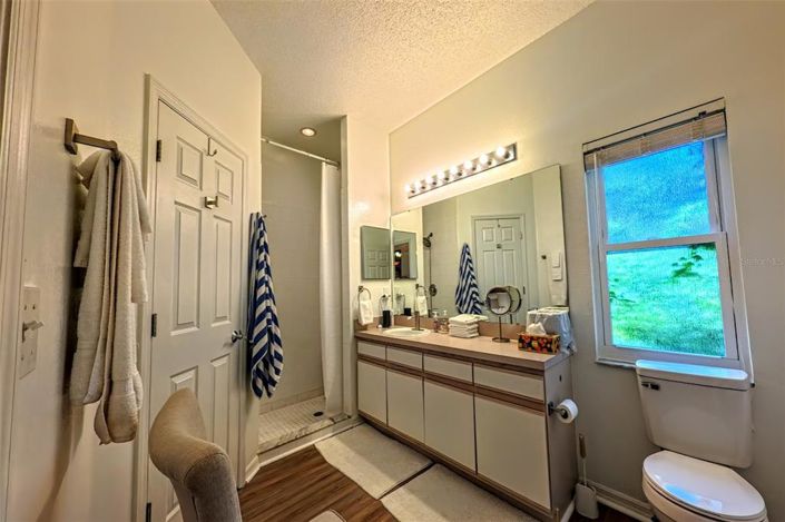 Image No.10-2 Bed Property for sale