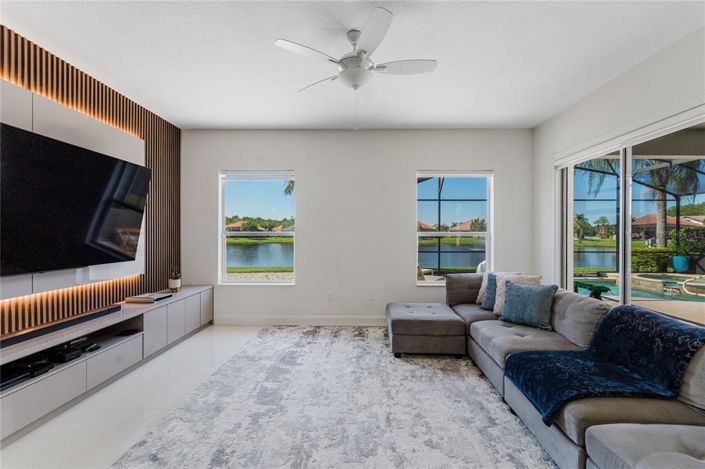 Image No.18-3 Bed Property for sale