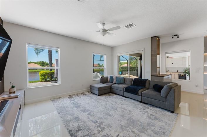 Image No.19-3 Bed Property for sale