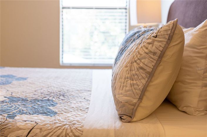 Image No.63-6 Bed Property for sale