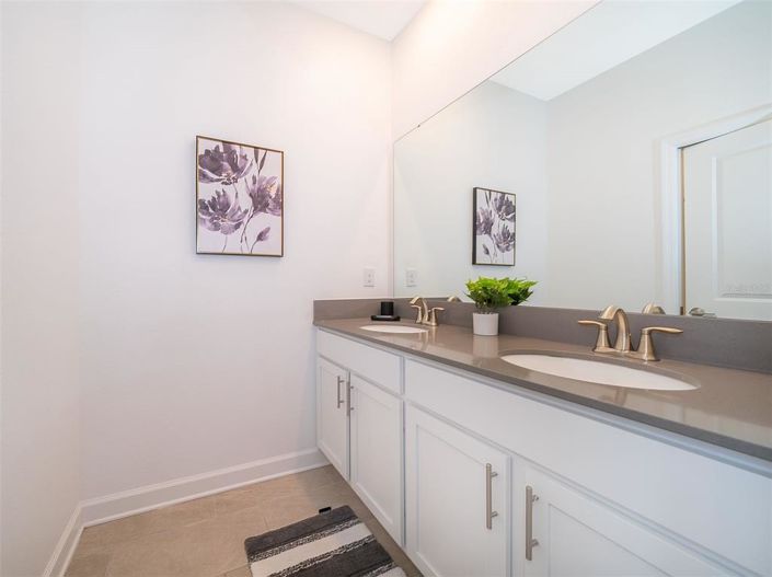 Image No.13-5 Bed Townhouse for sale