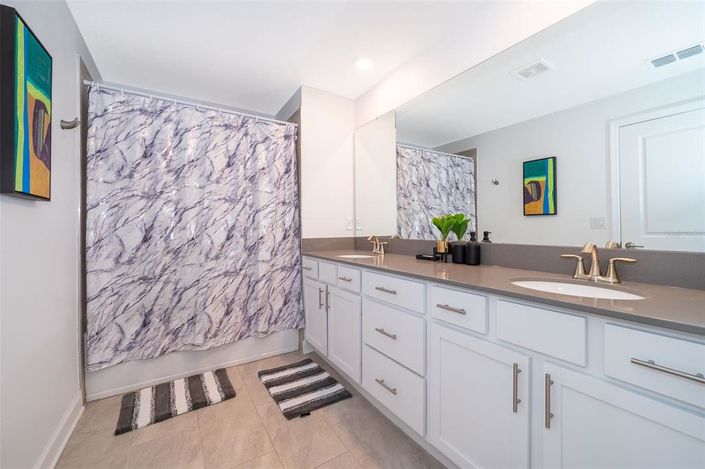 Image No.17-5 Bed Townhouse for sale