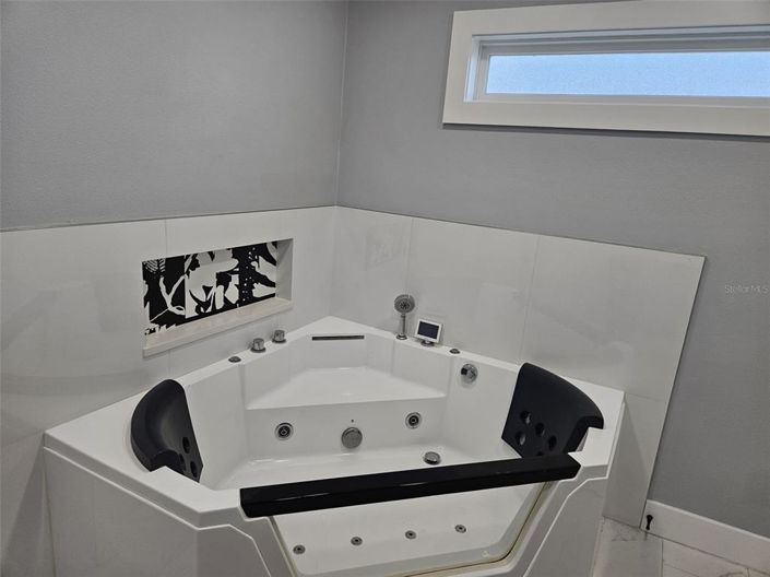 Image No.12-3 Bed Property for sale