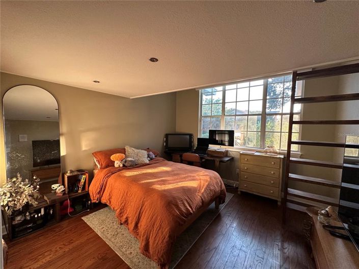 Image No.21-Propriété de 4 chambres à vendre à Orlando