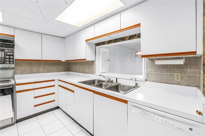 Image No.10-2 Bed Property for sale