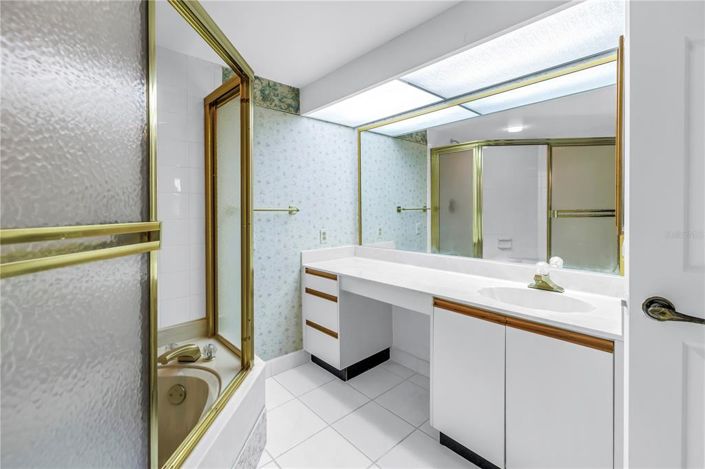 Image No.27-2 Bed Property for sale