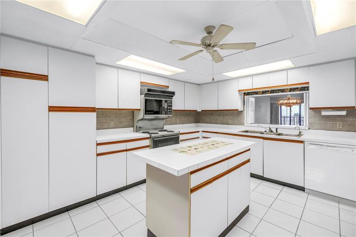 Image No.9-2 Bed Property for sale