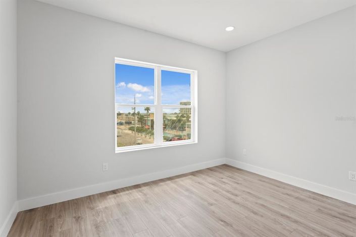 Image No.22-5 Bed Townhouse for sale