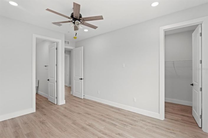 Image No.27-5 Bed Townhouse for sale