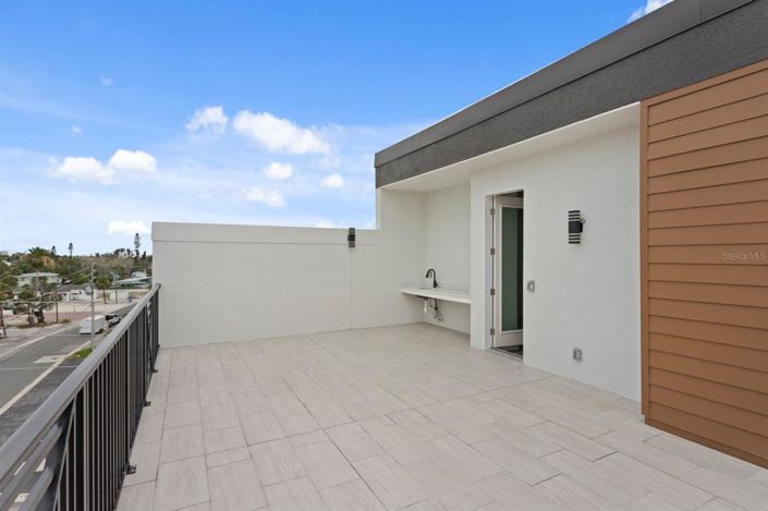 Image No.37-5 Bed Townhouse for sale