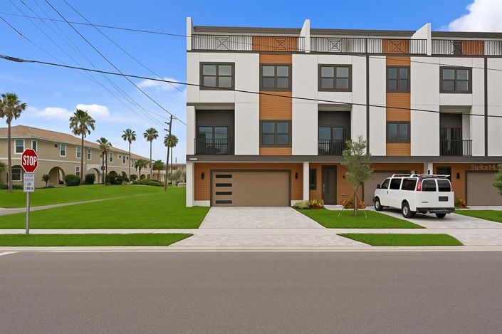 Image No.50-5 Bed Townhouse for sale