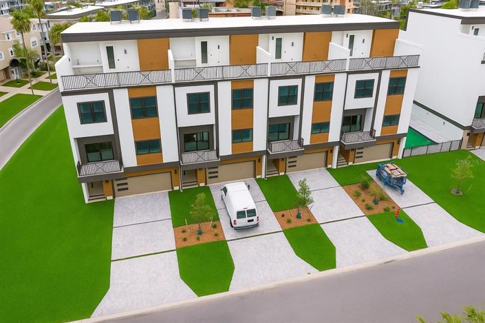 Image No.53-5 Bed Townhouse for sale