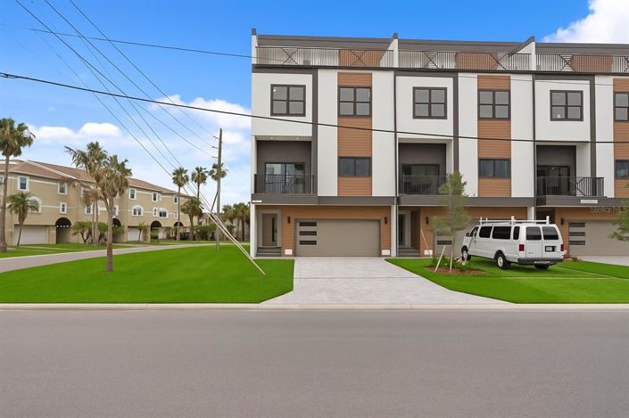 Image No.54-5 Bed Townhouse for sale