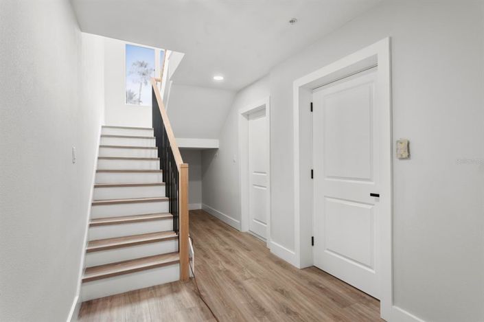 Image No.9-5 Bed Townhouse for sale