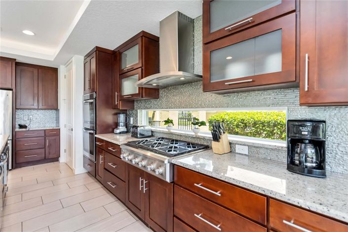 Image No.12-12 Bed Property for sale