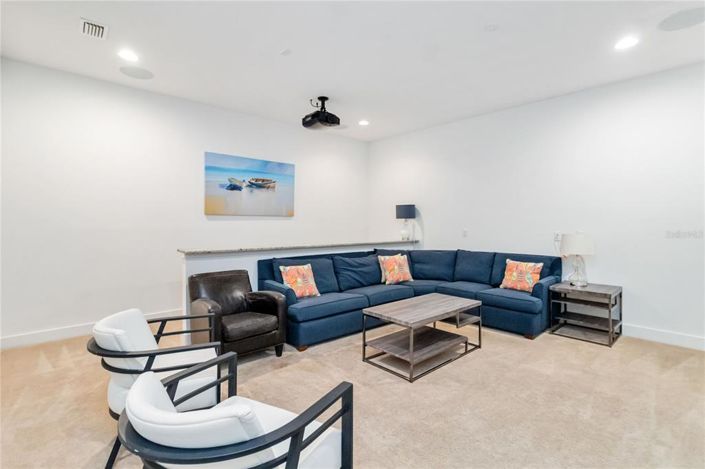 Image No.25-12 Bed Property for sale