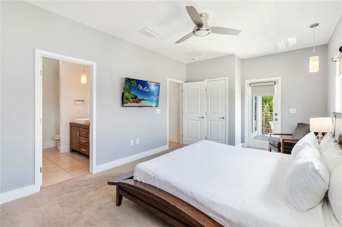 Image No.56-12 Bed Property for sale