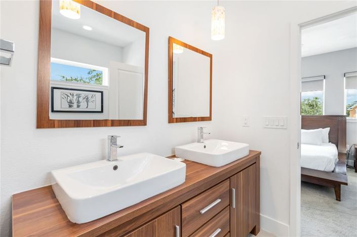 Image No.57-12 Bed Property for sale