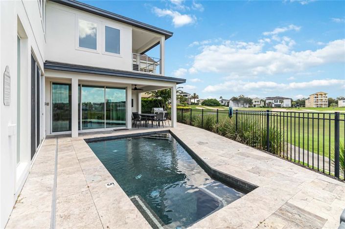 Image No.76-12 Bed Property for sale