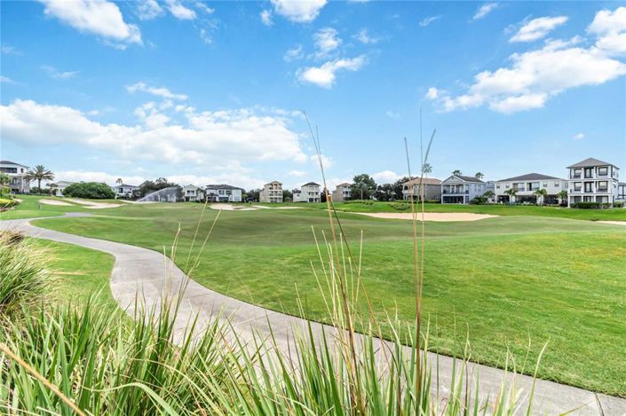 Image No.77-12 Bed Property for sale