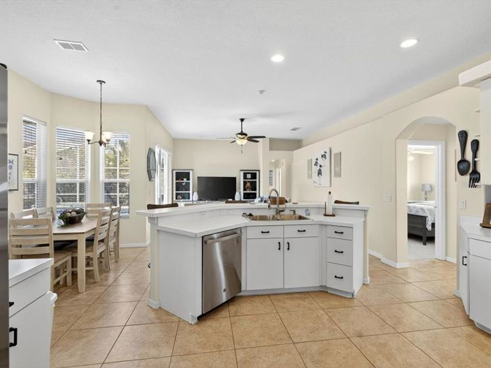 Image No.15-4 Bed Property for sale