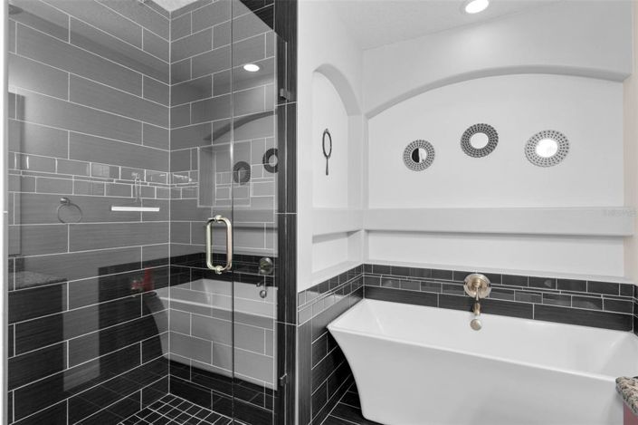 Image No.21-5 Bed Property for sale