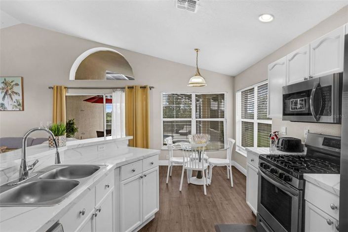 Image No.8-3 Bed Property for sale