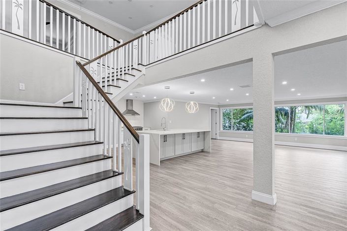 Image No.15-5 Bed Property for sale