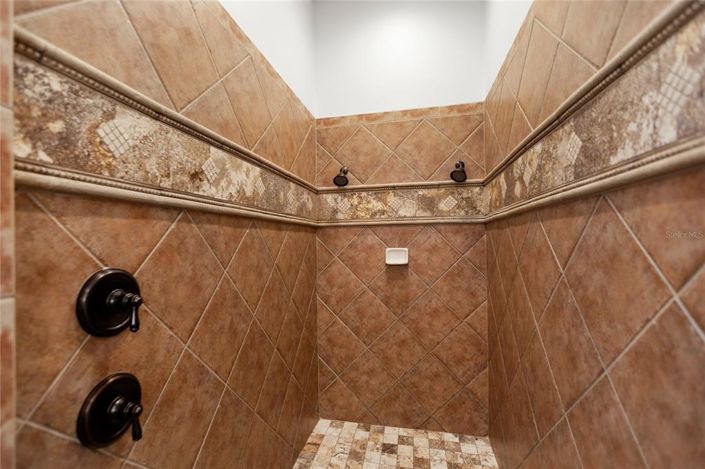 Image No.26-4 Bed Property for sale