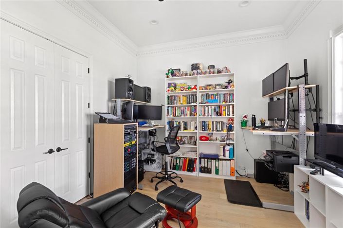 Image No.28-4 Bed Property for sale