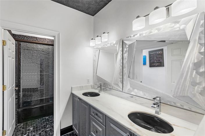 Image No.32-4 Bed Property for sale